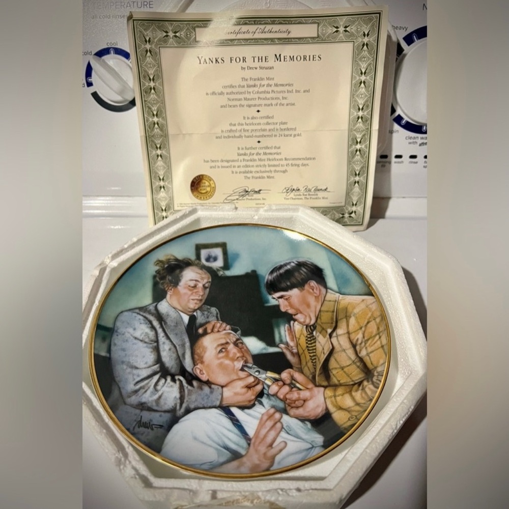 Vintage "The Three Stooges Collectors Plate
"Yanks for the memories"